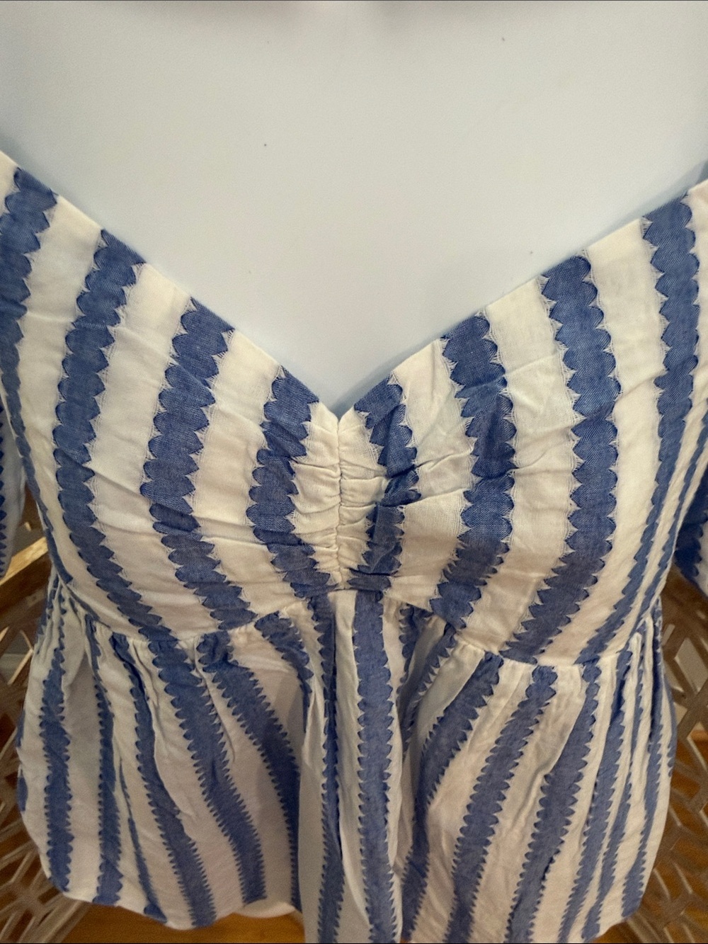 Vineyard Vines Blue & White Striped Puff-Sleeve Peplum Top Size Small - Picture 3 of 11